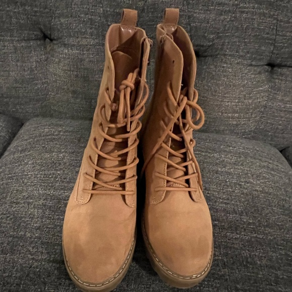Shoes - Womens boots